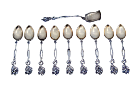 Conjunto de nove colheres de café e pá de açúcar em prata com os cabos recortados